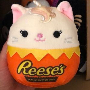 Squishmallow HERSHEY’S Peanut Butter Cups TOVINDA Pretty cream-colored cat NWT